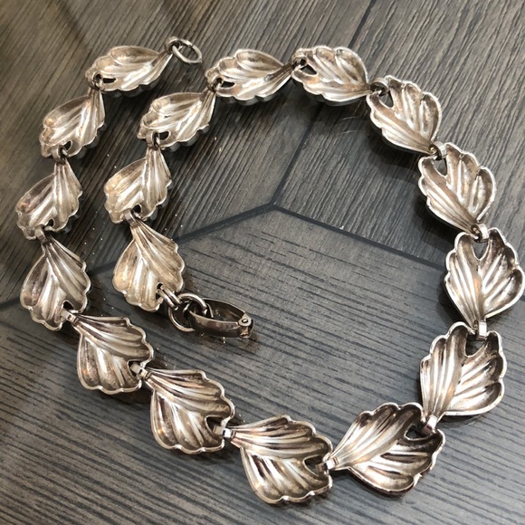 Vintage Silvertone Statement Necklace Leave or Shell Shapes - Picture 3 of 14